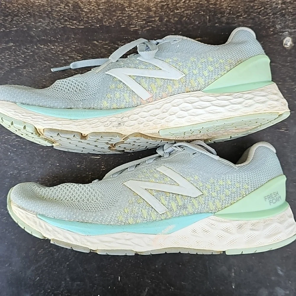 New Balance Women's Light Gray and Mint Athletic Shoes Sz 8 - Picture 3 of 10